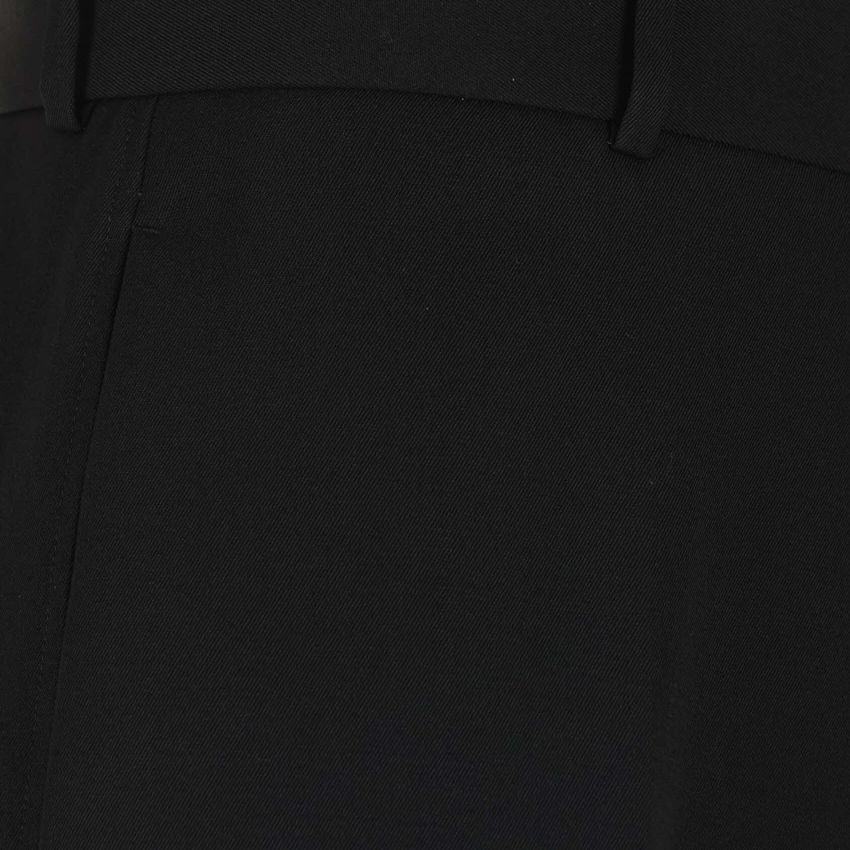 ZWART