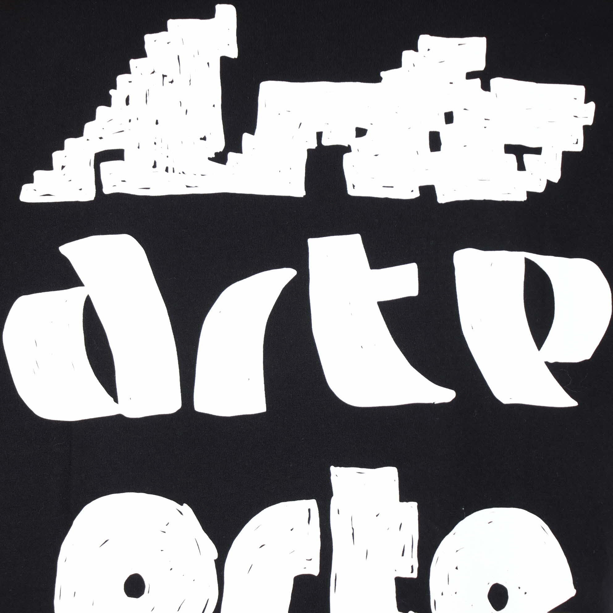 ZWART